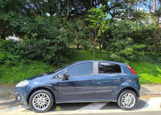 FIAT PUNTO 1.8 ESSENCE 16V FLEX 4P AUTOMATIZADO
